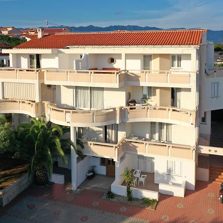 Apartments Tomy Novalja Kültér fotó