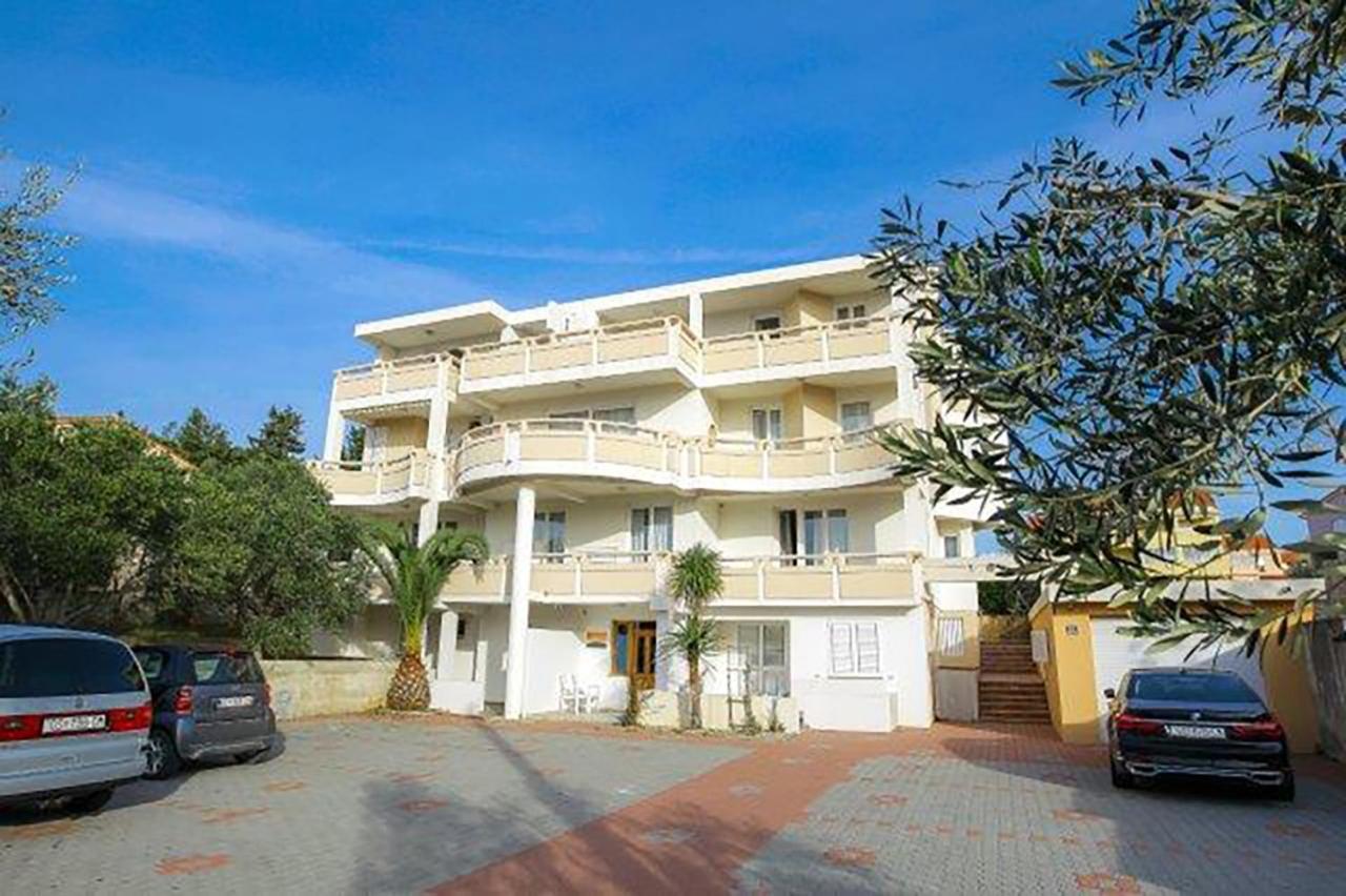 Apartments Tomy Novalja Kültér fotó