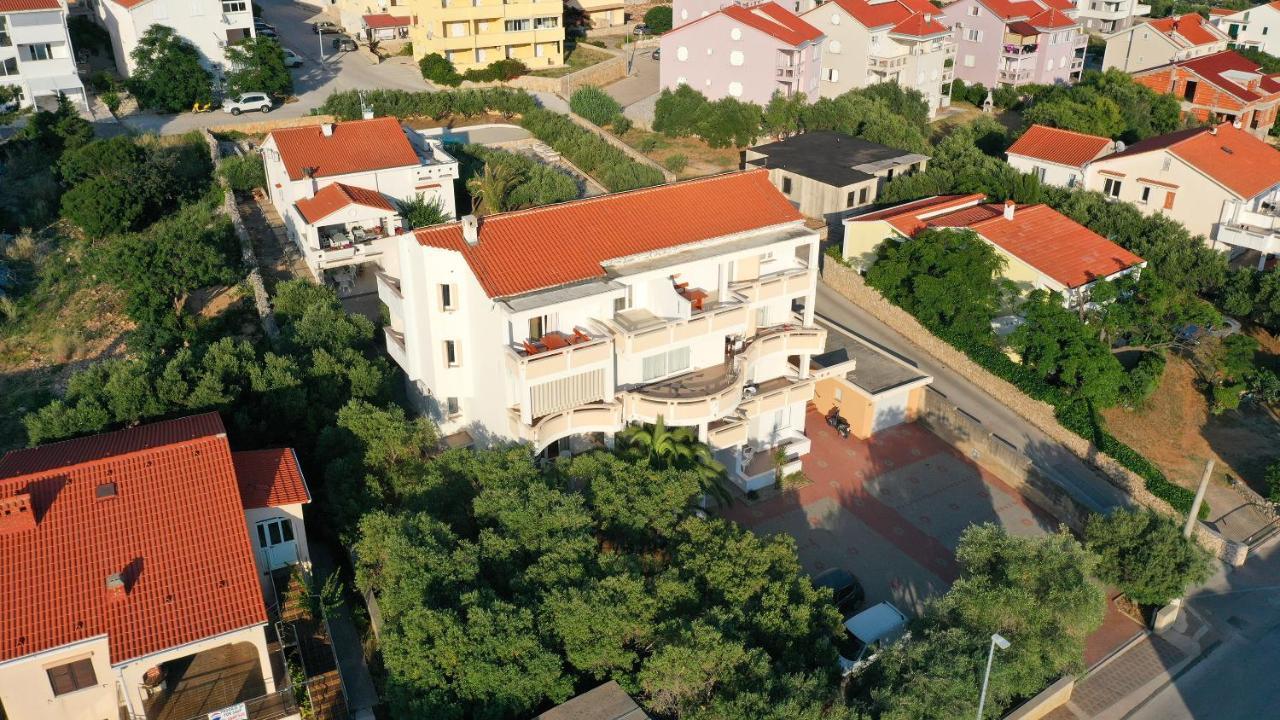 Apartments Tomy Novalja Kültér fotó