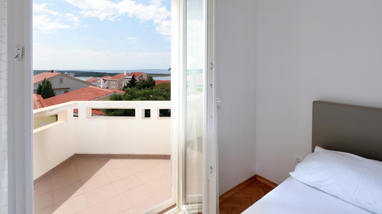 Apartments Tomy Novalja Kültér fotó