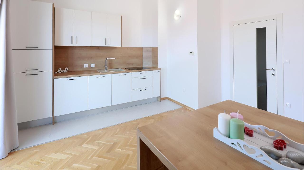 Apartments Tomy Novalja Kültér fotó