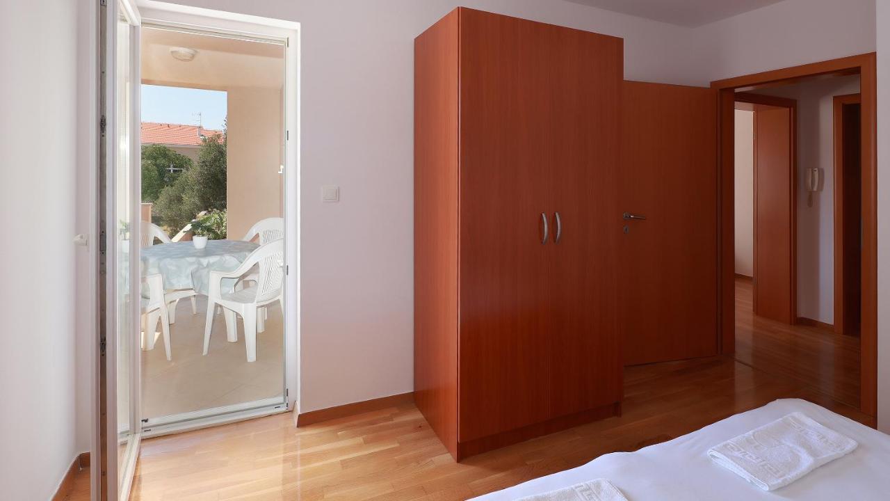 Apartments Tomy Novalja Kültér fotó