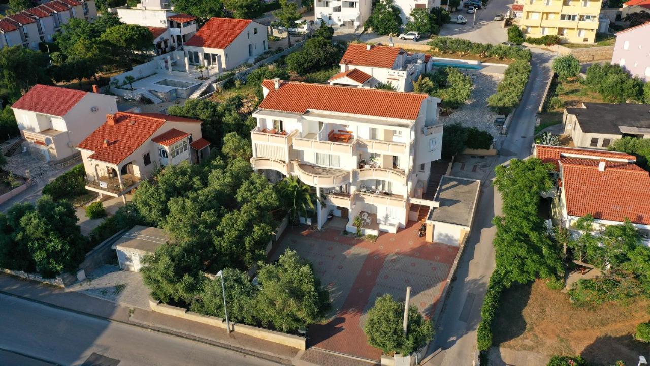 Apartments Tomy Novalja Kültér fotó