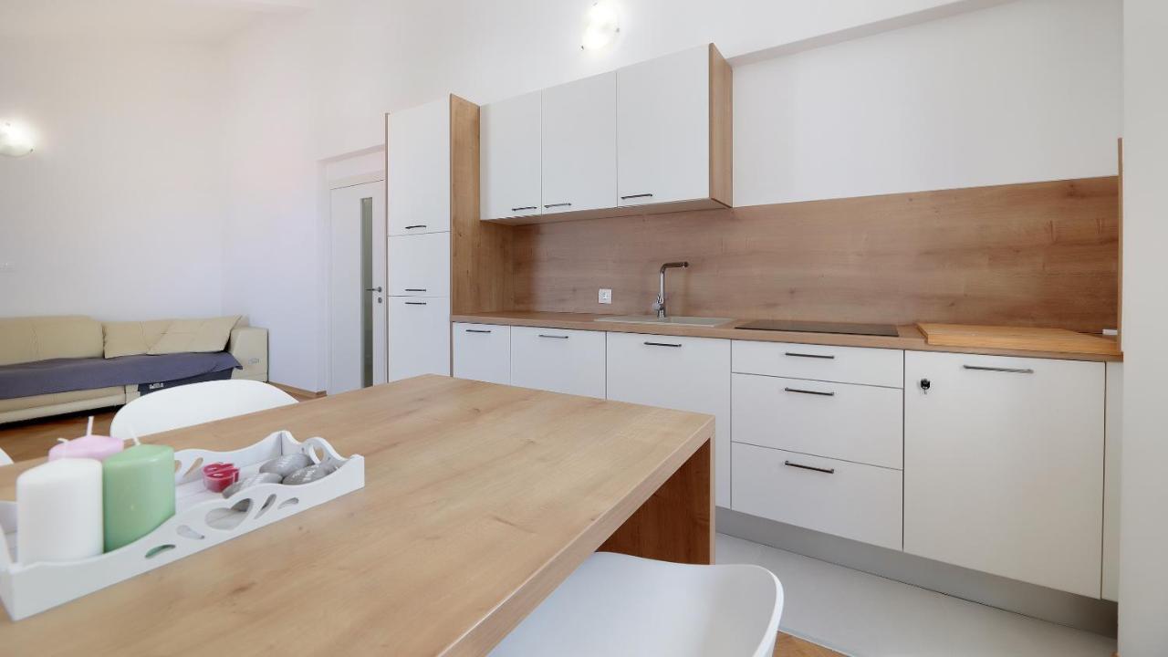 Apartments Tomy Novalja Kültér fotó