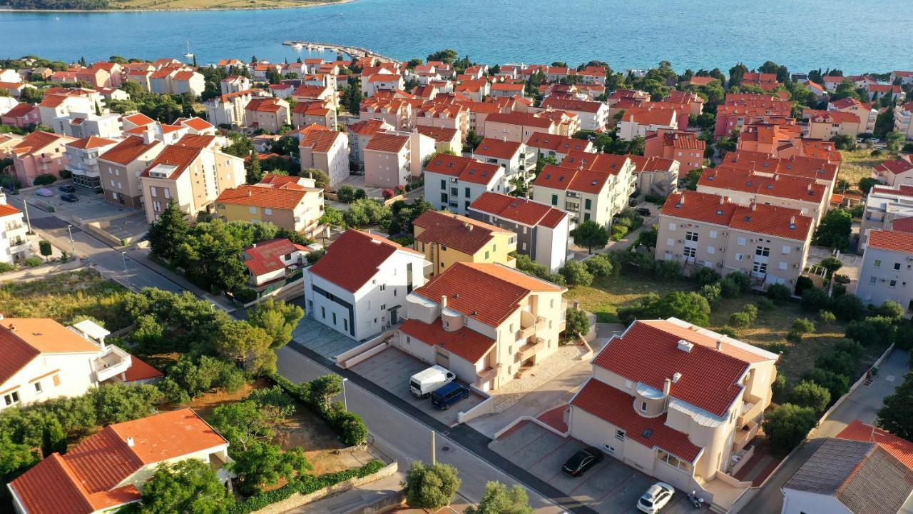 Apartments Tomy Novalja Kültér fotó