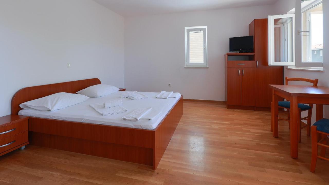 Apartments Tomy Novalja Kültér fotó