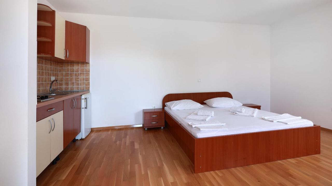 Apartments Tomy Novalja Kültér fotó