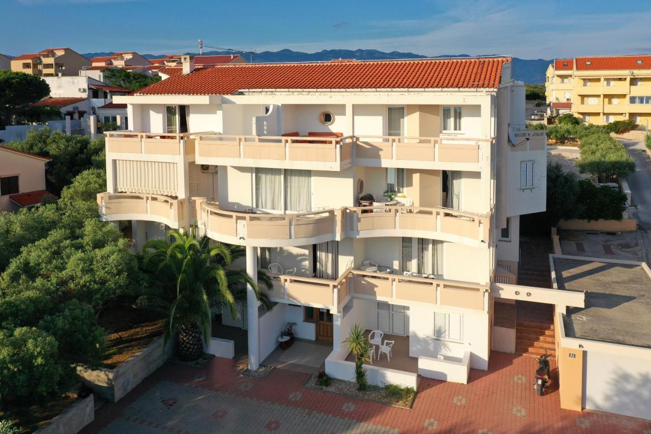 Apartments Tomy Novalja Kültér fotó